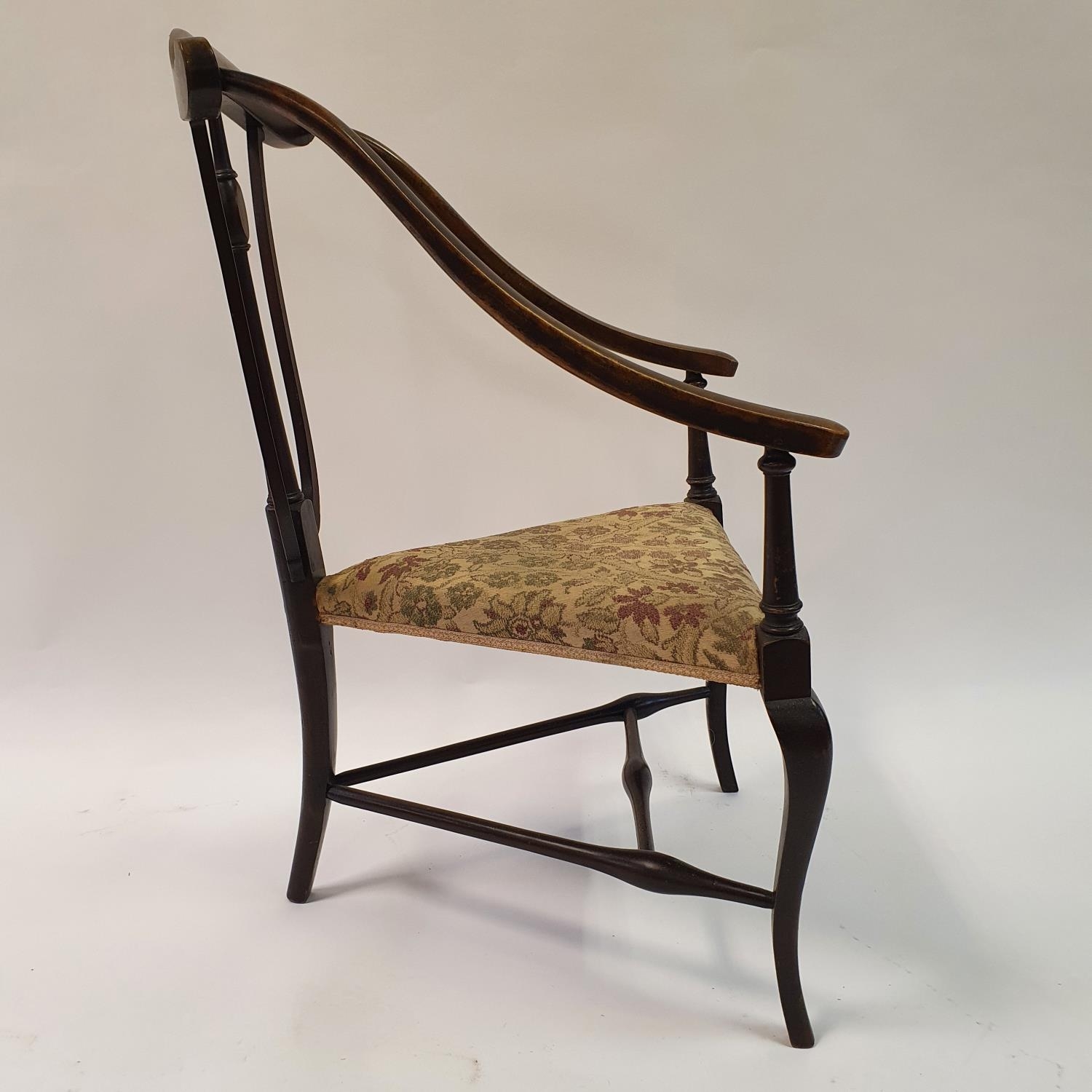 An early 20th century corner chair no signs of worm, the left hand arm (as you sit in the chair) has - Bild 4 aus 5