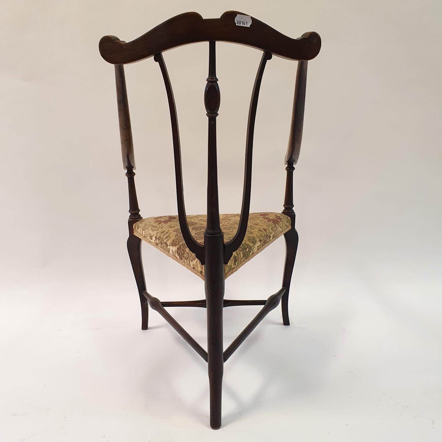 An early 20th century corner chair no signs of worm, the left hand arm (as you sit in the chair) has - Bild 5 aus 5