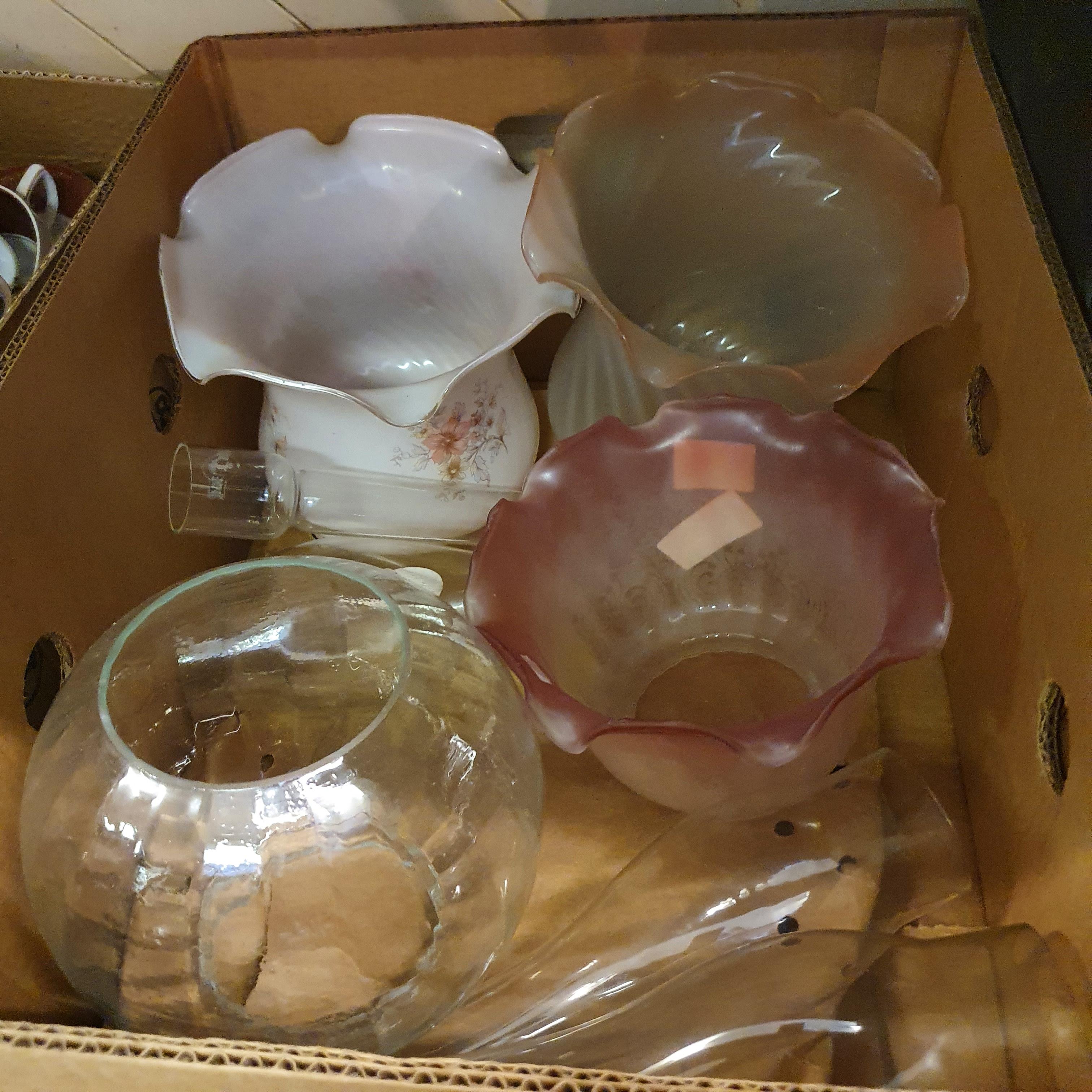 A cranberry glass oil lamp shade, various other shades and related items (4 boxes) - Image 3 of 6