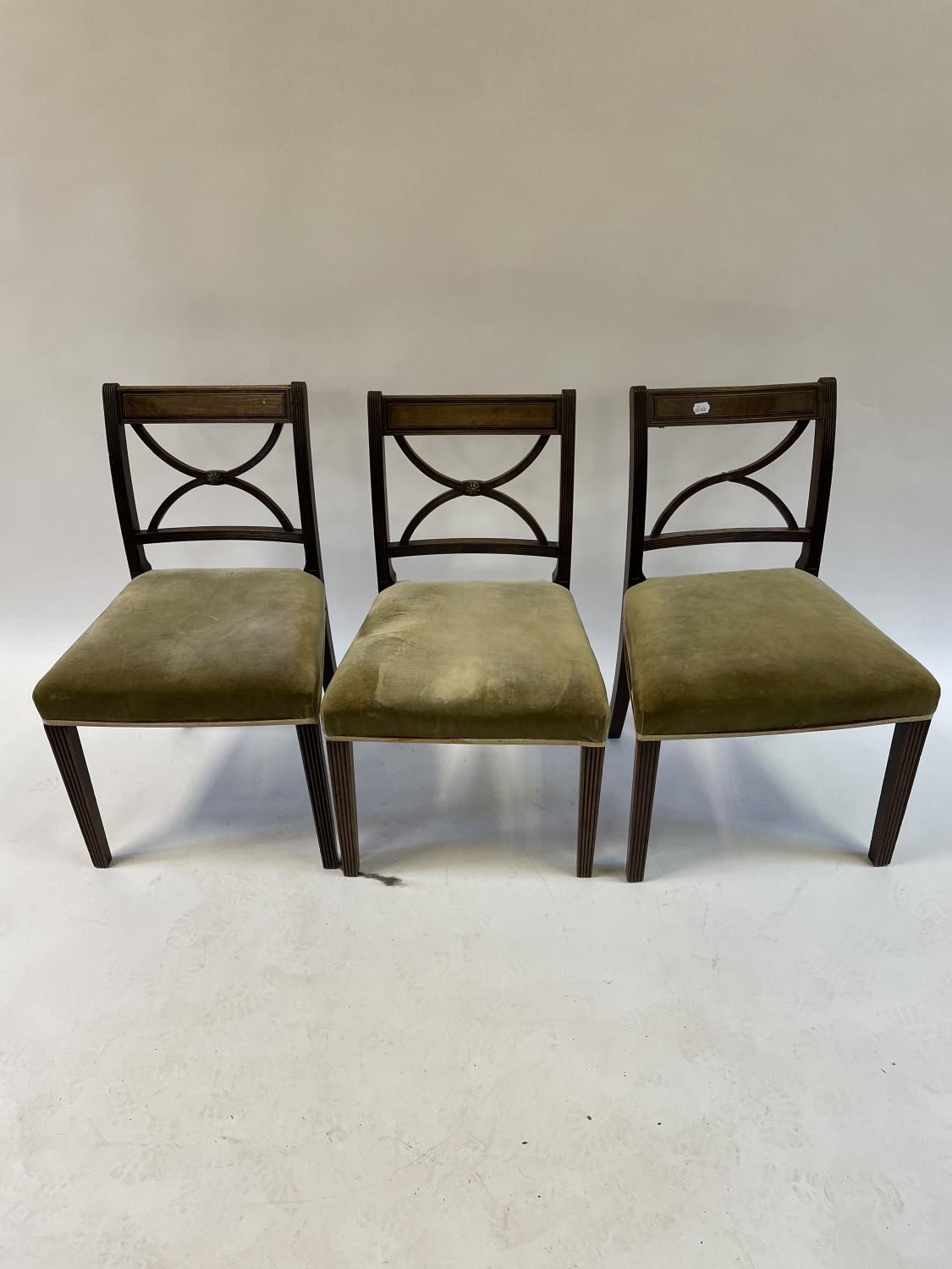 A 19th century mahogany armchair, with a drop in seat, on turned reeded tapering front legs, and six - Bild 3 aus 3