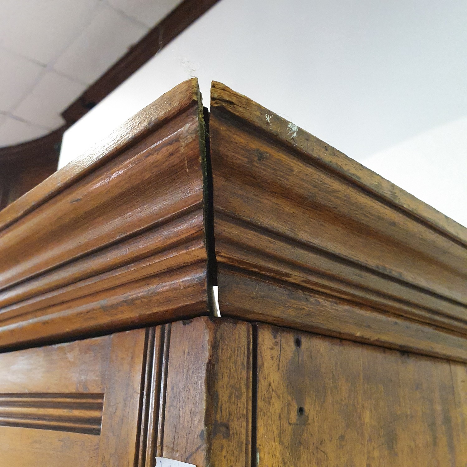 An early 20th century walnut linen press, with two doors, to reveal slides, on a base with two - Image 4 of 7