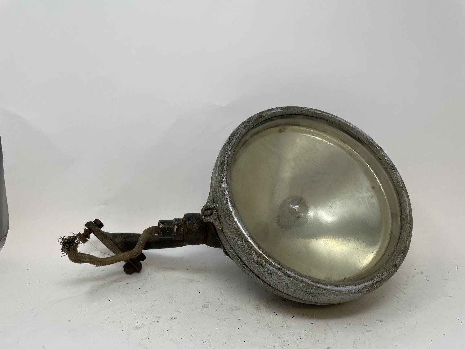Four headlamps, understood to be from a pre-war Ford, and four other headlamps (2 boxes) - Image 18 of 20