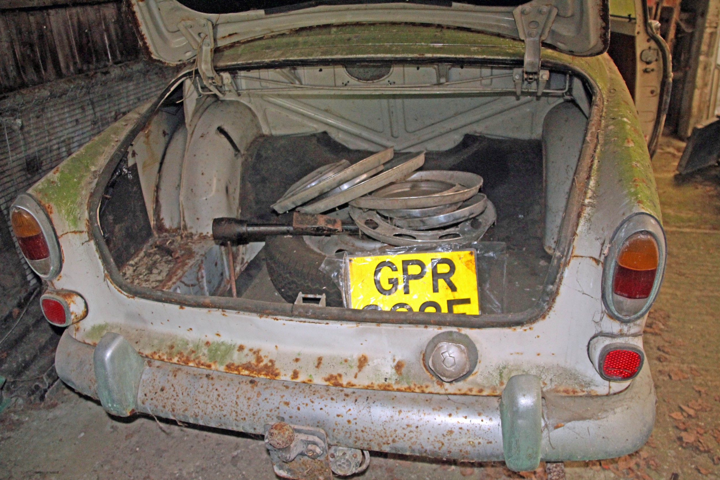 1967 Volvo 132 restoration project Registration number GPR 323E Barn - Image 6 of 18
