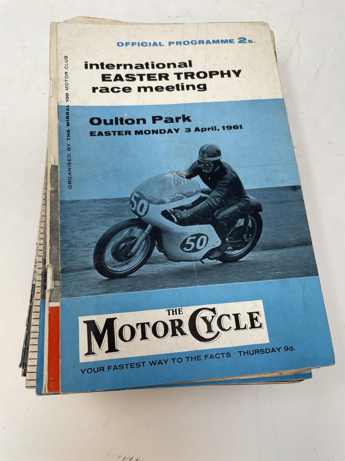 A group of booklets and programmes including The Auto-Cycle Union Offical Handbook 1914, some - Image 15 of 33