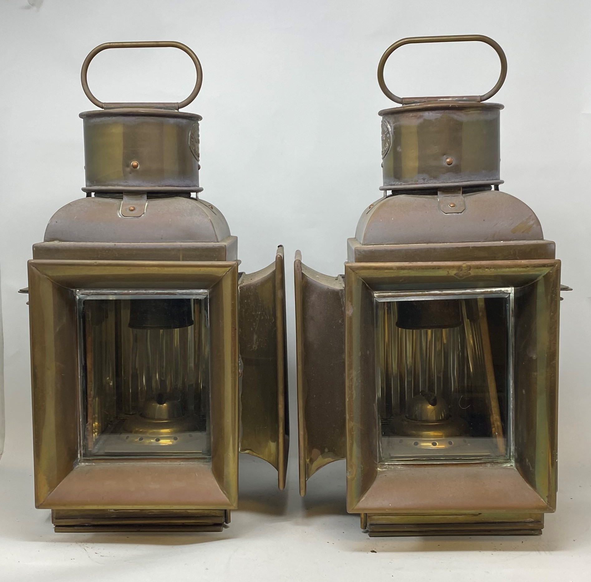 A pair of brass Eli Griffiths & Sons Meteor double sided lamps, 43 cm high - Bild 3 aus 4