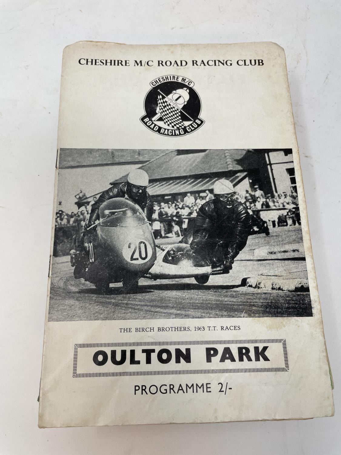 A group of booklets and programmes including The Auto-Cycle Union Offical Handbook 1914, some - Image 21 of 33