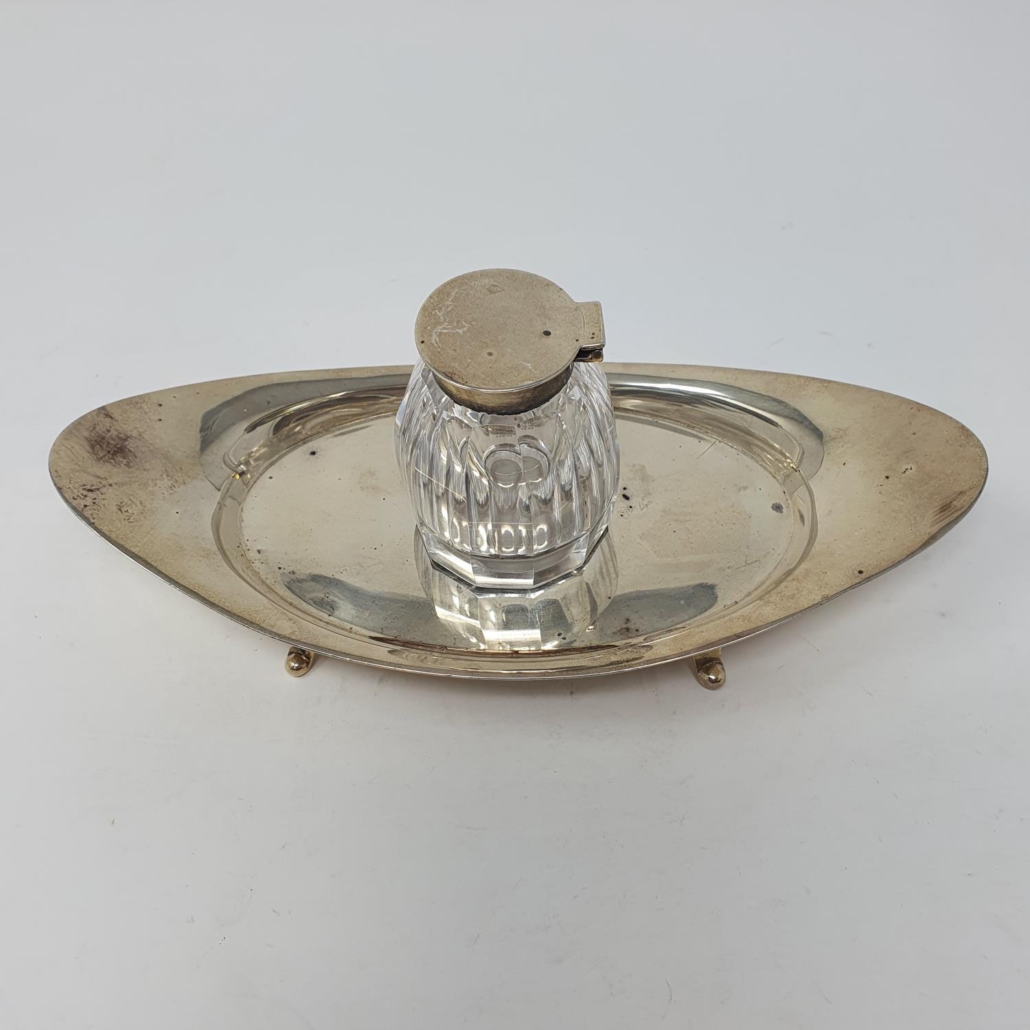 A silver ink stand, with cut glass well, Birmingham 1939, 20 cm wide tray 4.2 ozts - Image 2 of 4