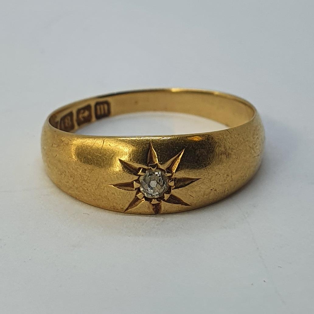 An 18ct gold and diamond gypsy set ring, 3.8 g - Image 2 of 5