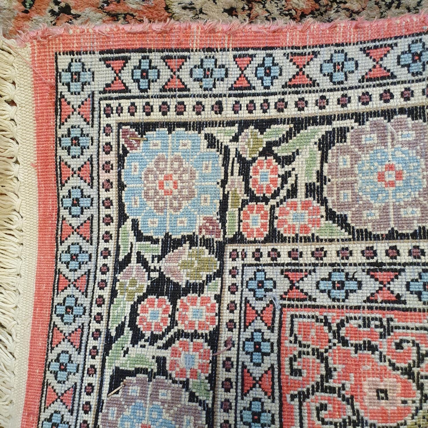 A Persian silk Qum rug, 128 x 76 cm - Bild 3 aus 3