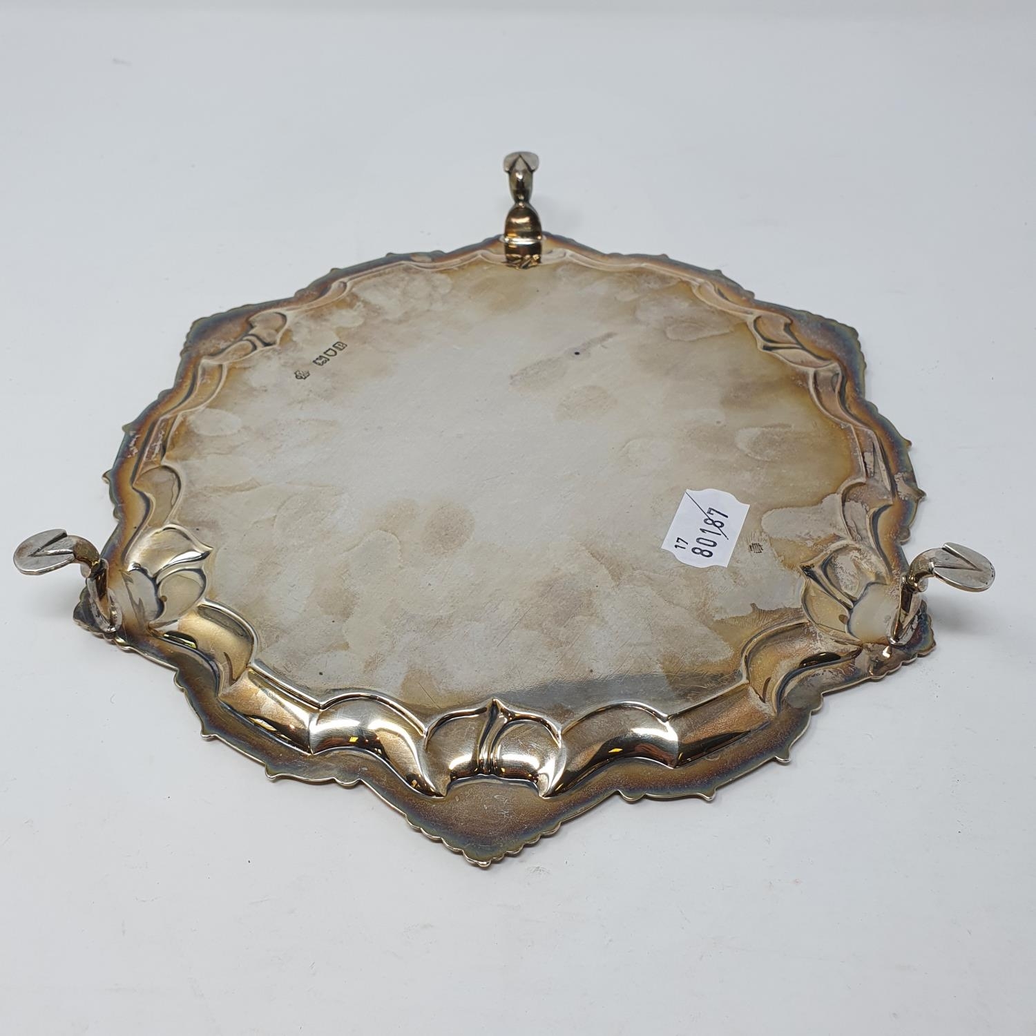 A George V silver salver, London 1910, 18.2 ozt - Image 4 of 4