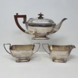 A George V silver three piece tea set, Birmingham 1930, 37 ozt (all in) (3)