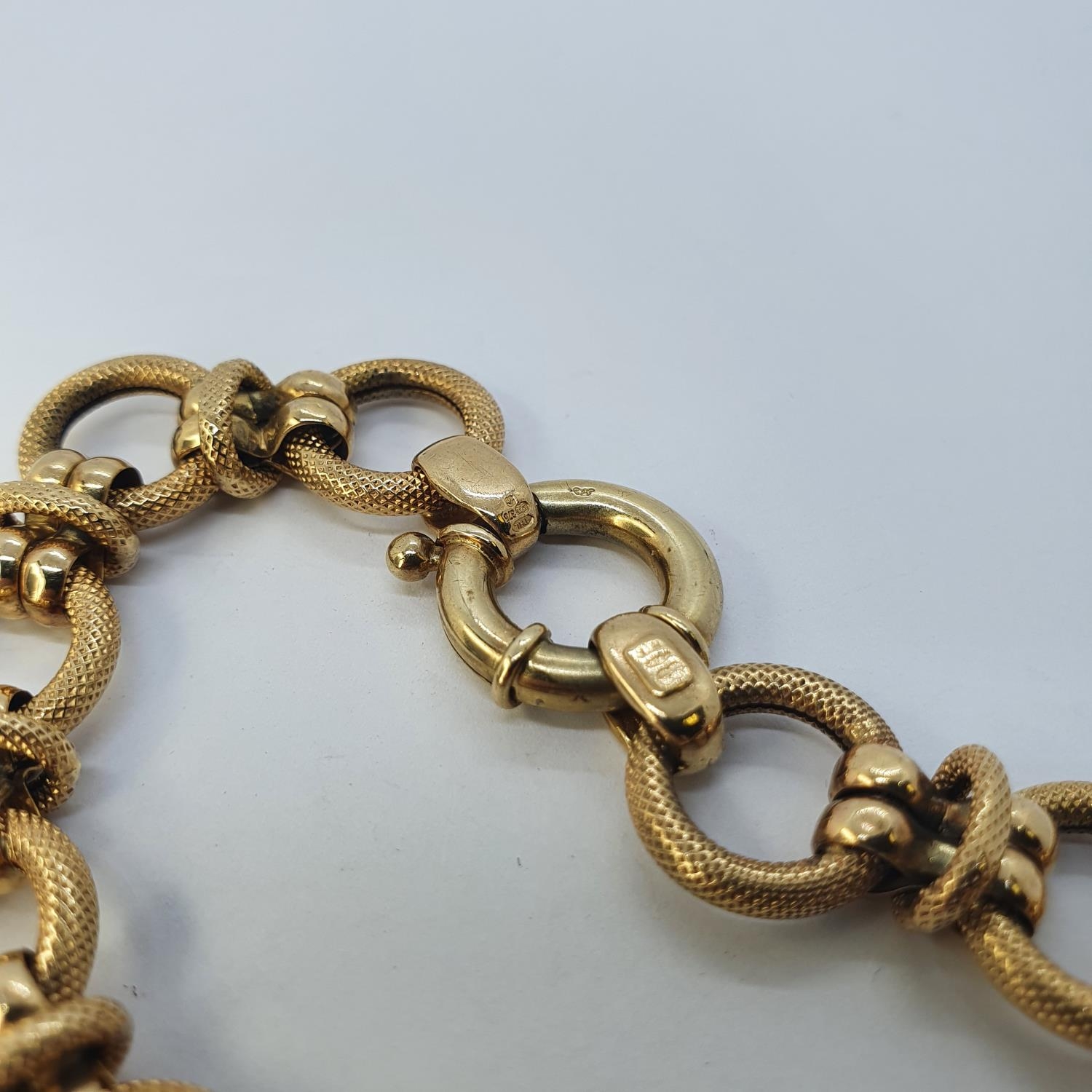 A 9ct gold ring link bracelet, 18.6g 20 cm long Overall condition good no major faults found, - Image 4 of 4