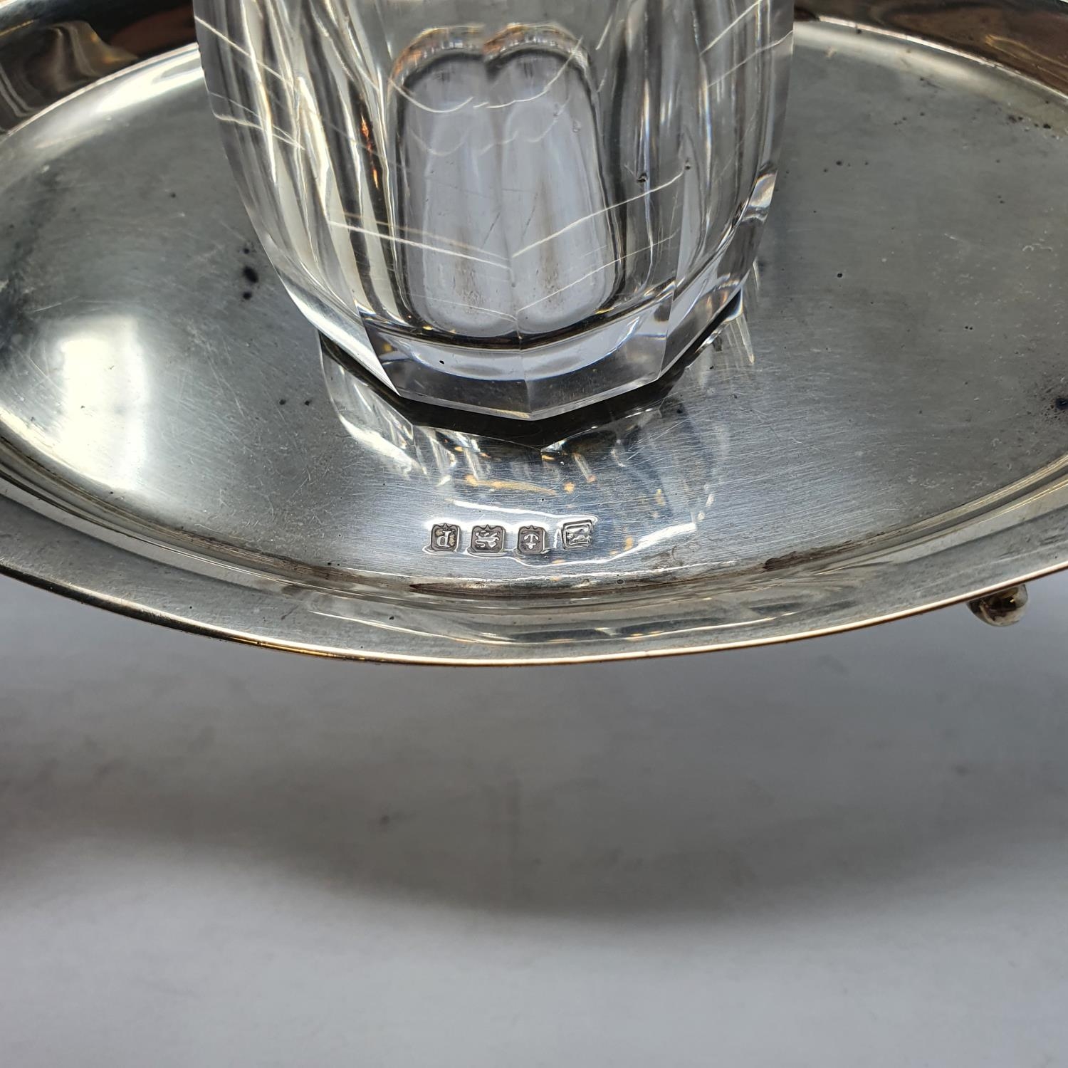 A silver ink stand, with cut glass well, Birmingham 1939, 20 cm wide tray 4.2 ozts - Image 4 of 4