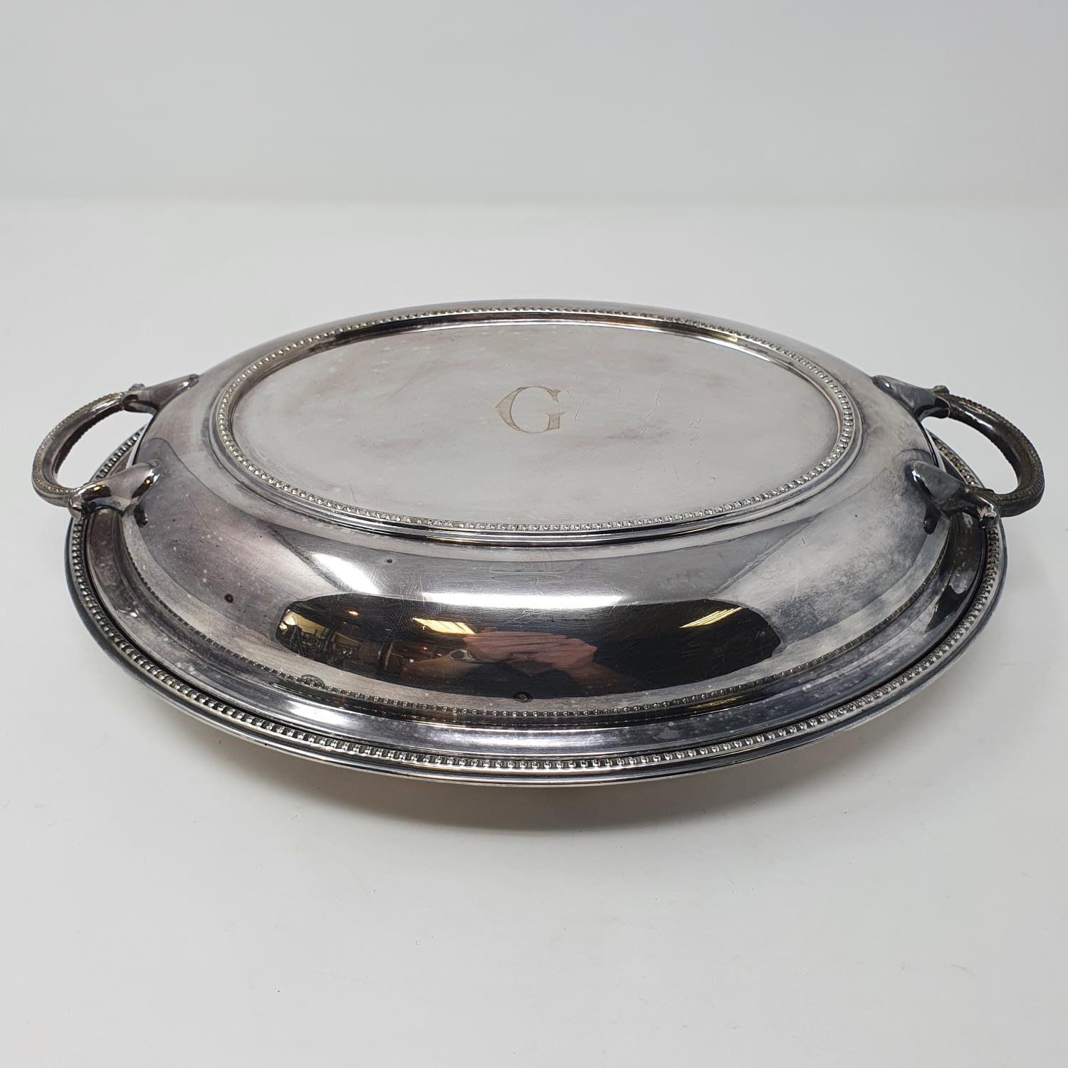 A George V silver pierced bowl, Birmingham 1936, 3.8 ozt, a silver plated entree dish and other - Image 4 of 4