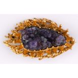 A 9ct gold and amethyst abstract brooch, 5 cm