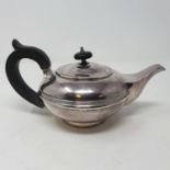 A Edward VII silver teapot, with an ebonised handle, London 1904, 15.8 ozt