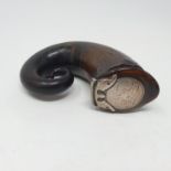 A Victorian cow horn and silver coloured metal Scottish snuff mull, 8 cm