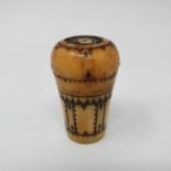An 18th century carved ivory walking stick handle, with piquet decoration, 5 cm