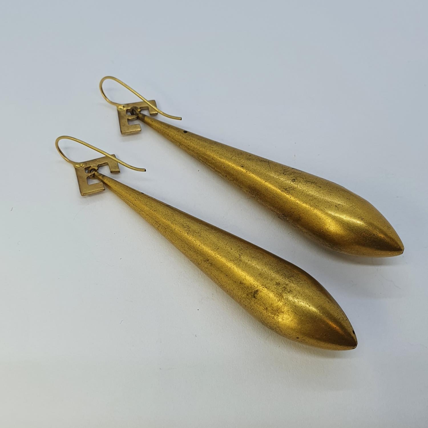 A pair of Victorian gilt metal drop earrings, 8 cm long - Image 2 of 2