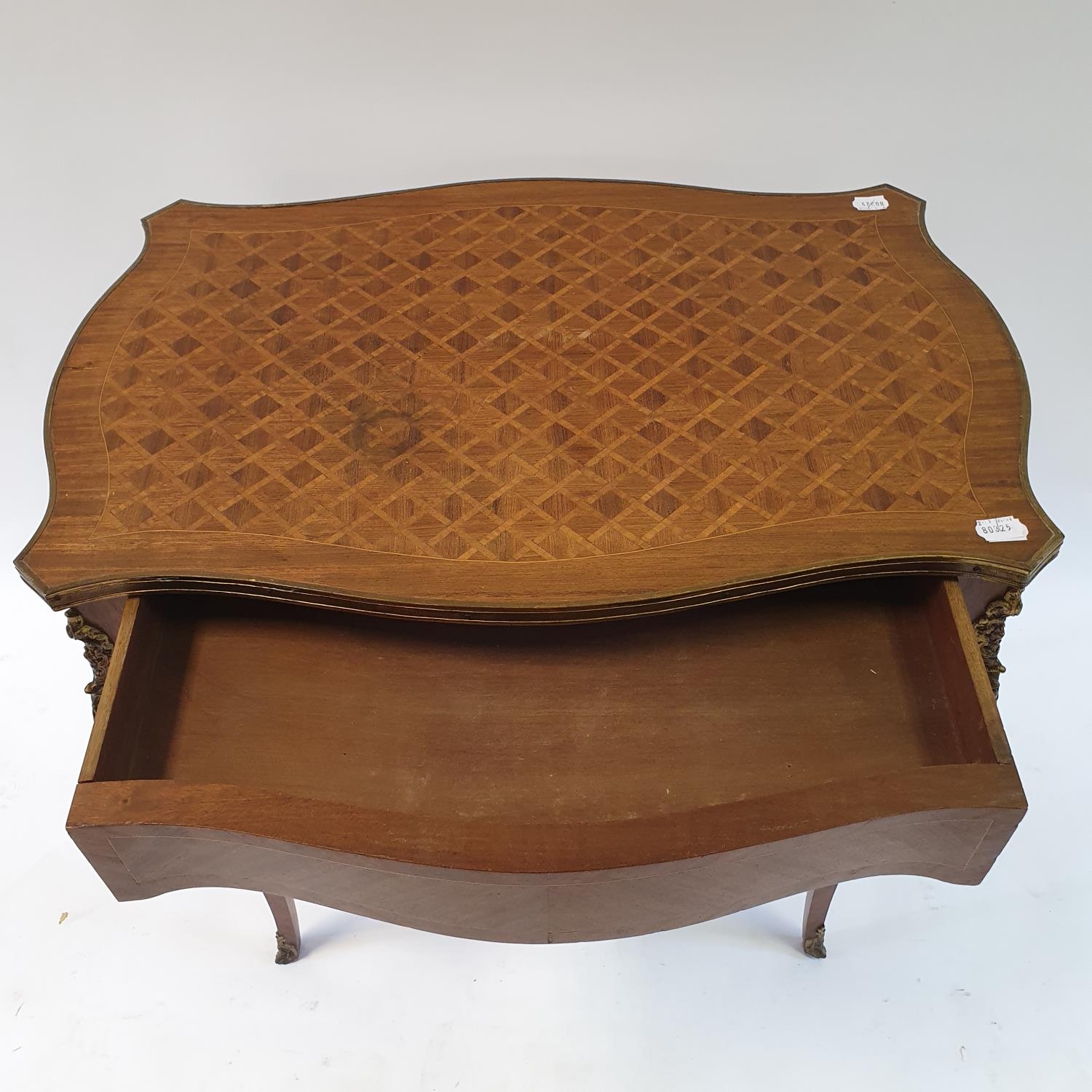 A 20th century French rosewood serpentine side table with parquetry inlay, having a single frieze - Image 3 of 4