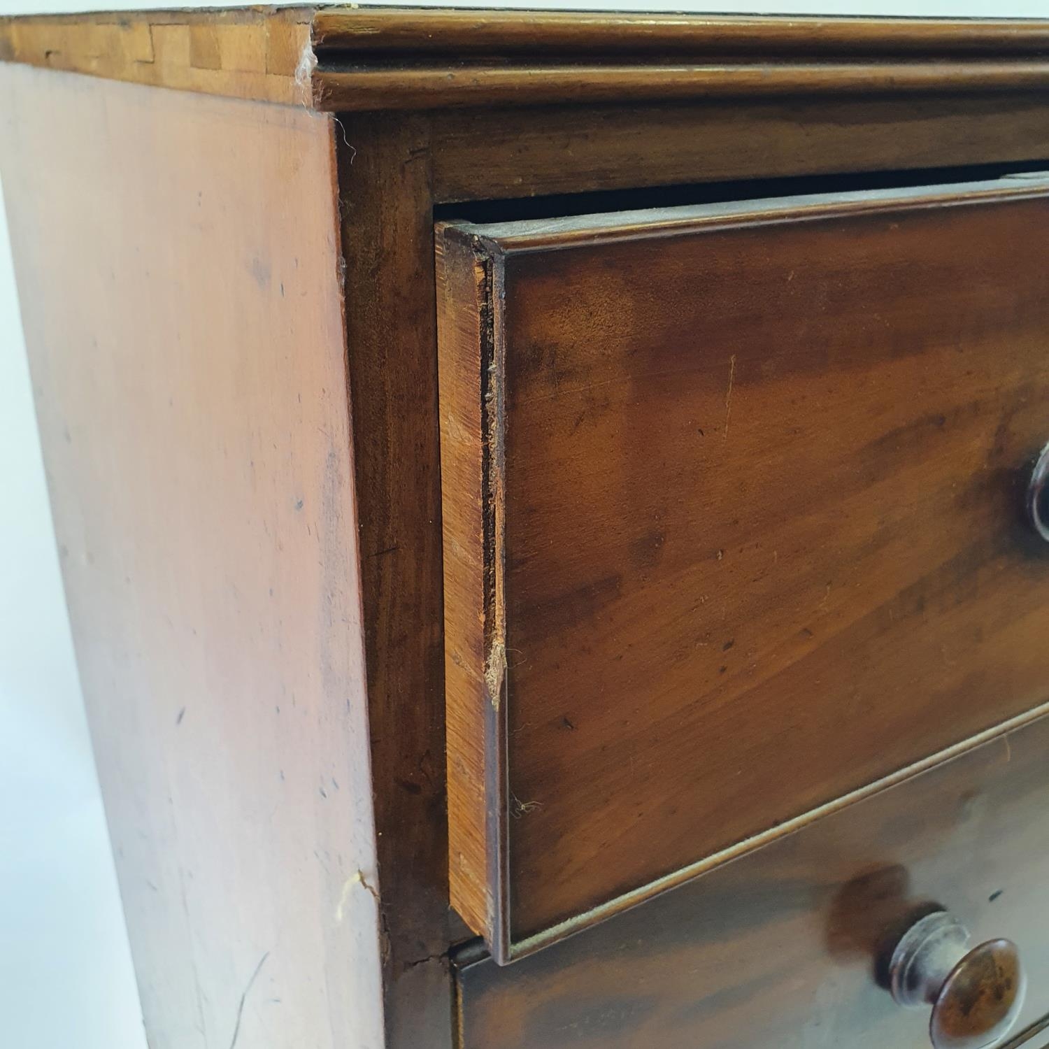 A 19th century mahogany chest, having two short and two long drawers, 93 cm wide - Image 4 of 7