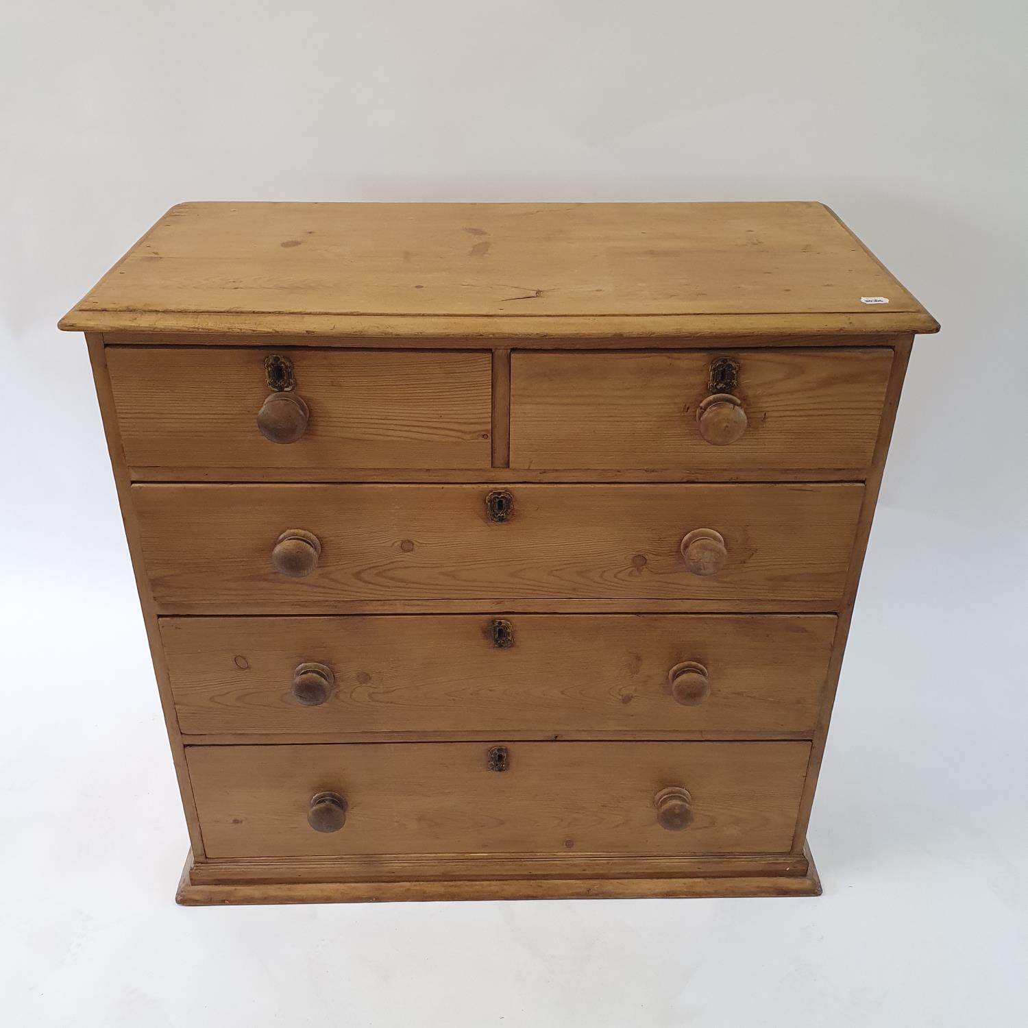 A pine chest, having two short and three long drawers, 98 cm wide - Image 2 of 7