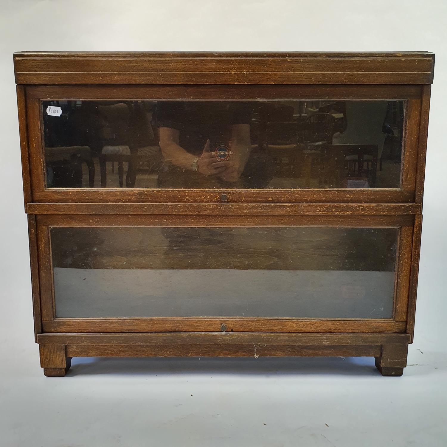 A Globe Wernicke oak two section bookcase, 86 cm wide - Image 2 of 6