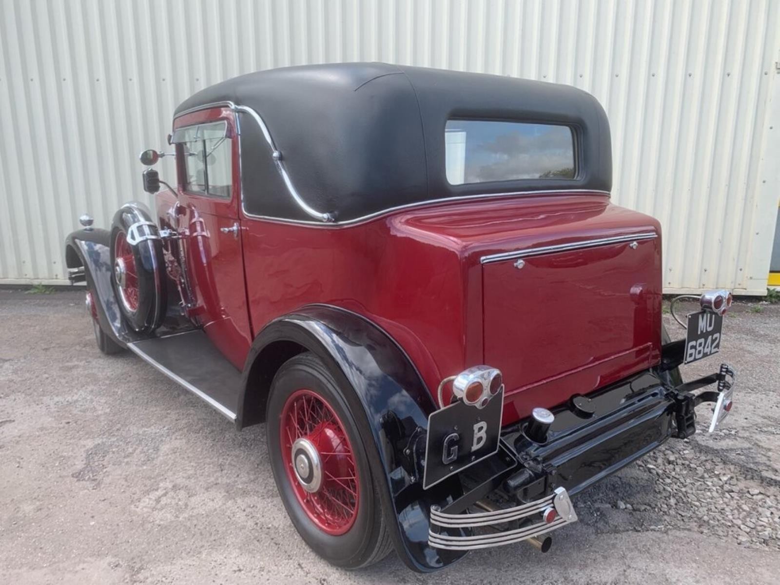 1933 Morris Isis 17.7hp Coupé Registration number MU 6842 Chassis number 6027 Engine number - Image 15 of 44