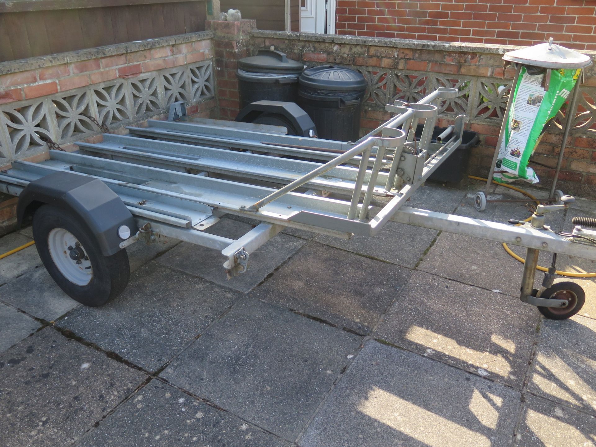 Wessex 3 bike/sidecar trailer and two lifting work benches, fitted with manual hoist - Image 3 of 3