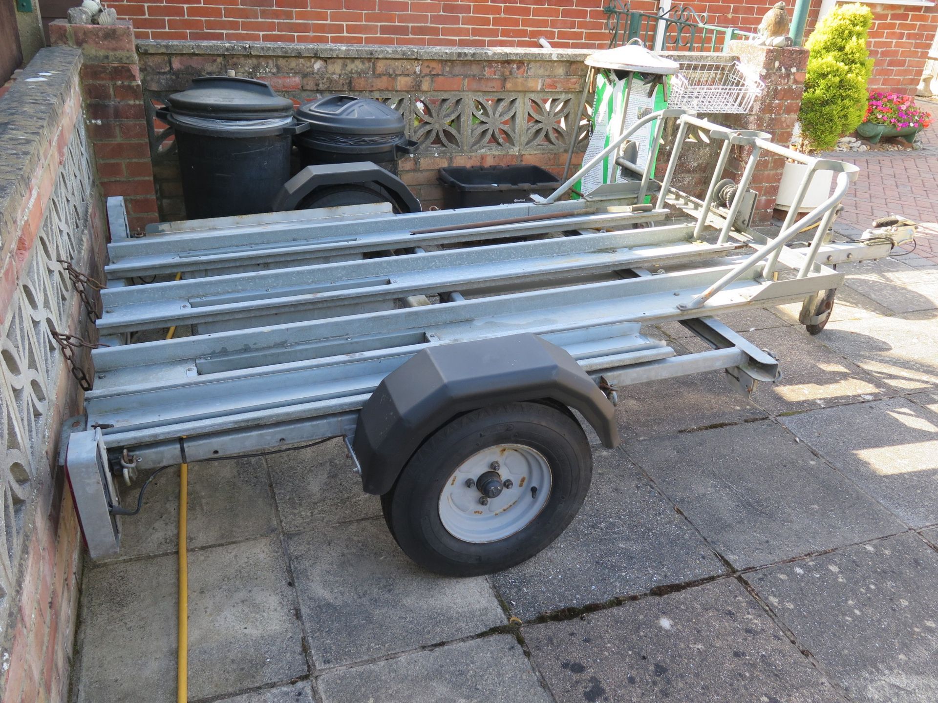 Wessex 3 bike/sidecar trailer and two lifting work benches, fitted with manual hoist