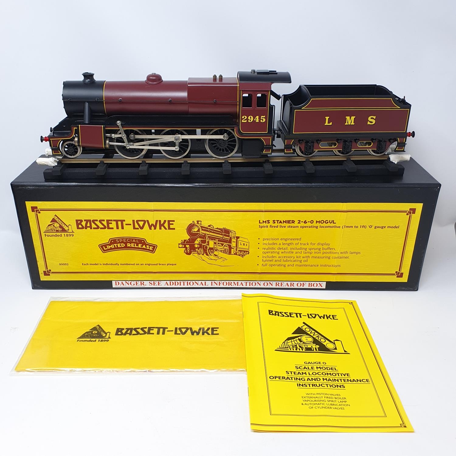 A Bassett-Lowke O gauge 2-6-0 locomotive and tender, in LMS livery, boxed - Image 3 of 3
