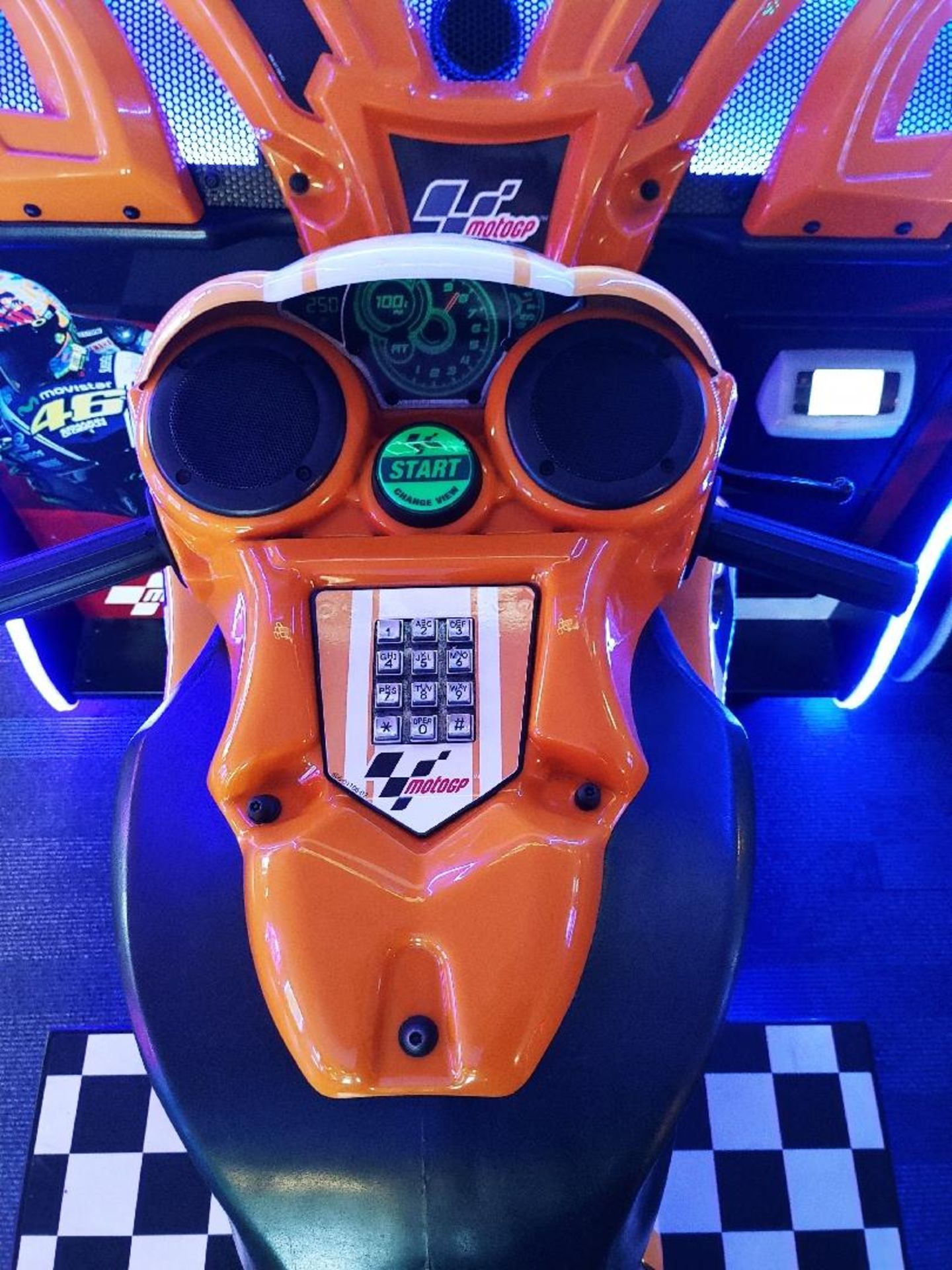 RAW THRILLS INC. MOTO GP 2 PLAYER MOTORCYCLE RACING ARCADE GAME - Bild 9 aus 12