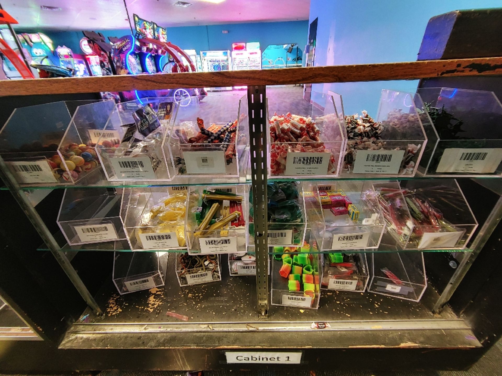 GLASS DISPLAY CASE (QTY 5) TO INCLUDE JAVELIN TOUCH SCREEN INTERCARD REGISTER & ASSORTED PRIZES - Image 5 of 8