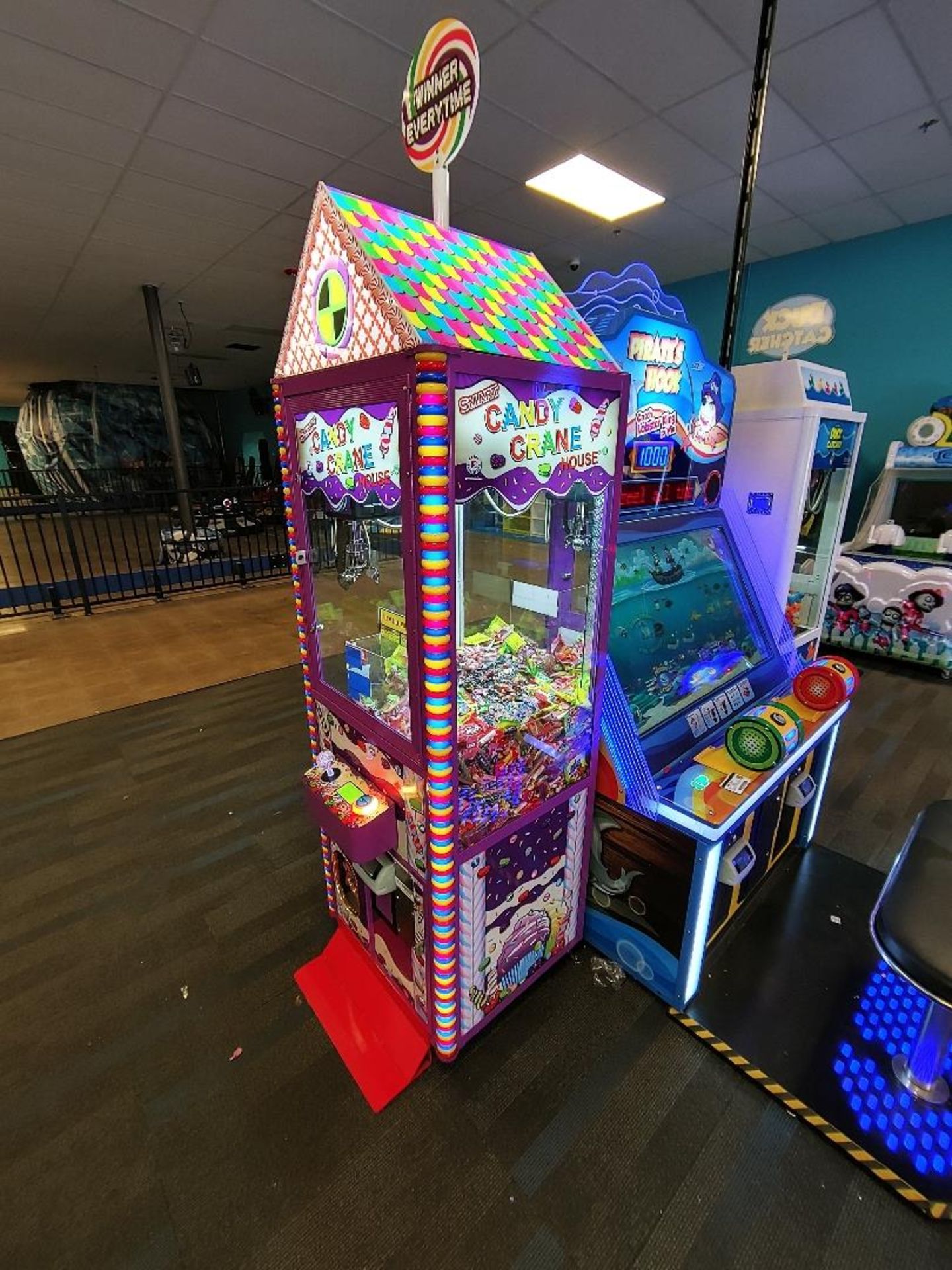 SMART INDUSTRIES CANDY CRANE HOUSE ARCADE GAME - Image 3 of 4