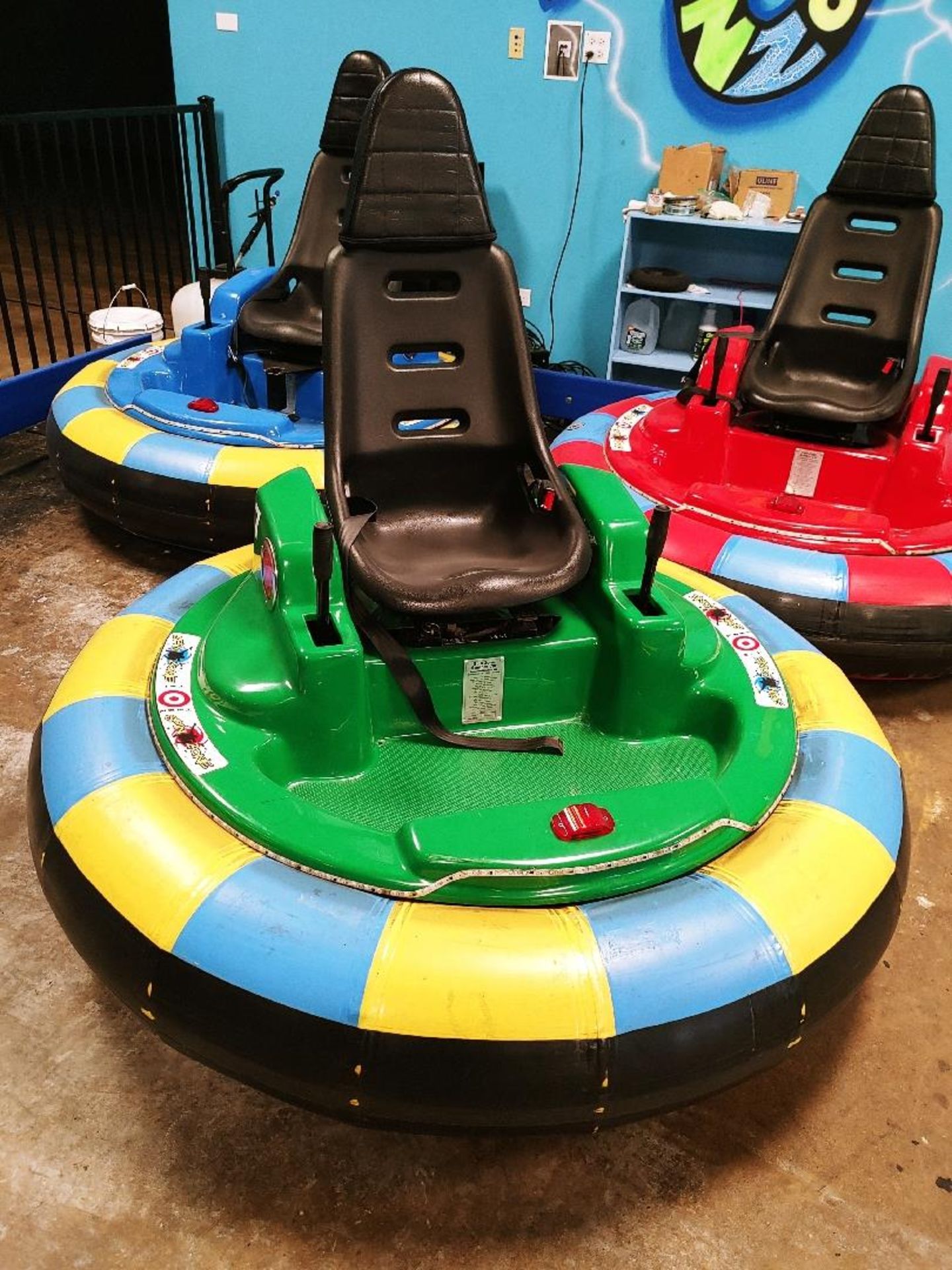 AMUSEMENT PRODUCTS LLC SPIN ZONE BUMPER CARS DESIGNED FOR AGES FIVE YEARS AND OLDER TO DRIVE, A PAS - Image 6 of 30