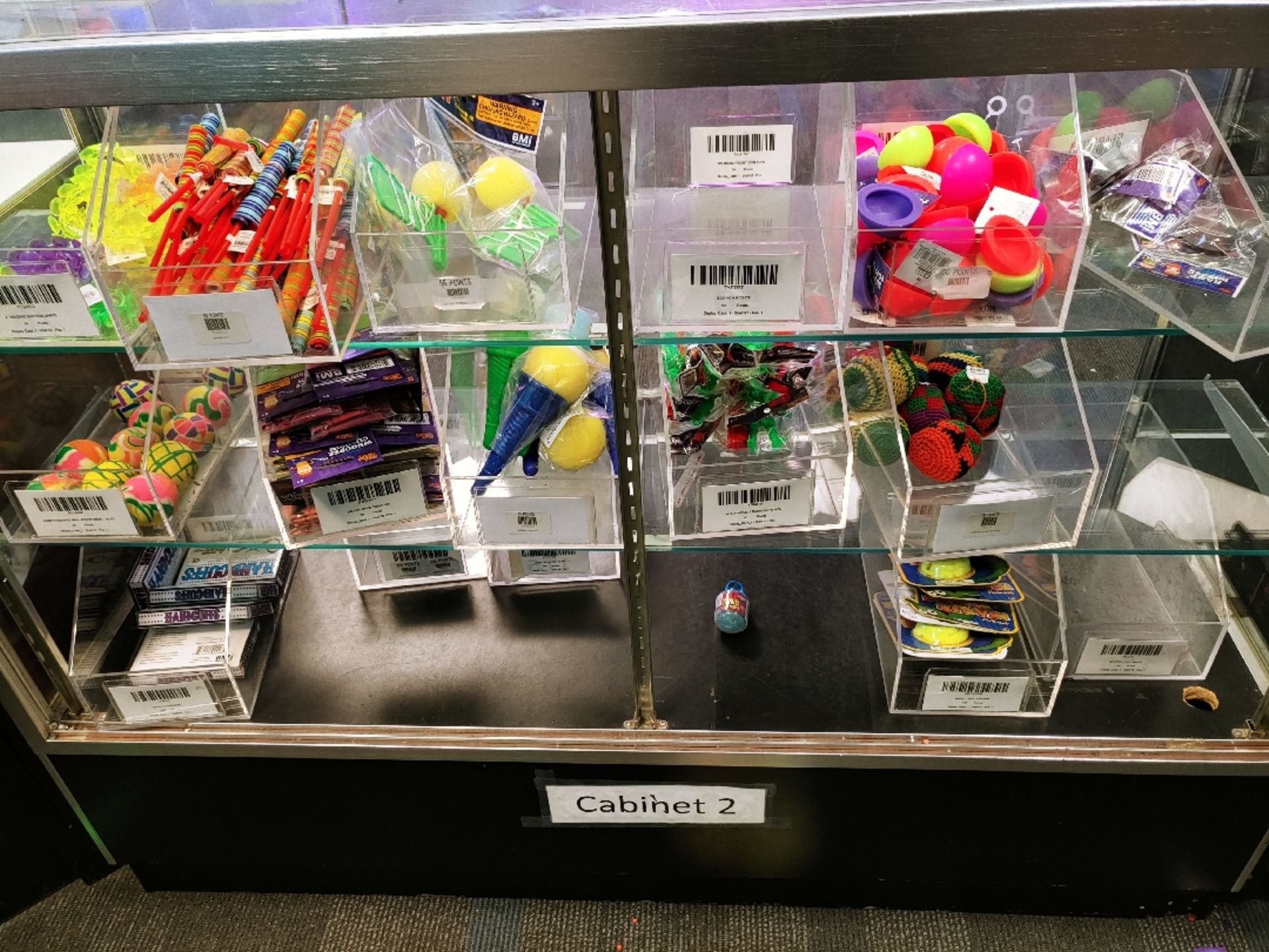 GLASS DISPLAY CASE (QTY 5) TO INCLUDE JAVELIN TOUCH SCREEN INTERCARD REGISTER & ASSORTED PRIZES - Image 4 of 8