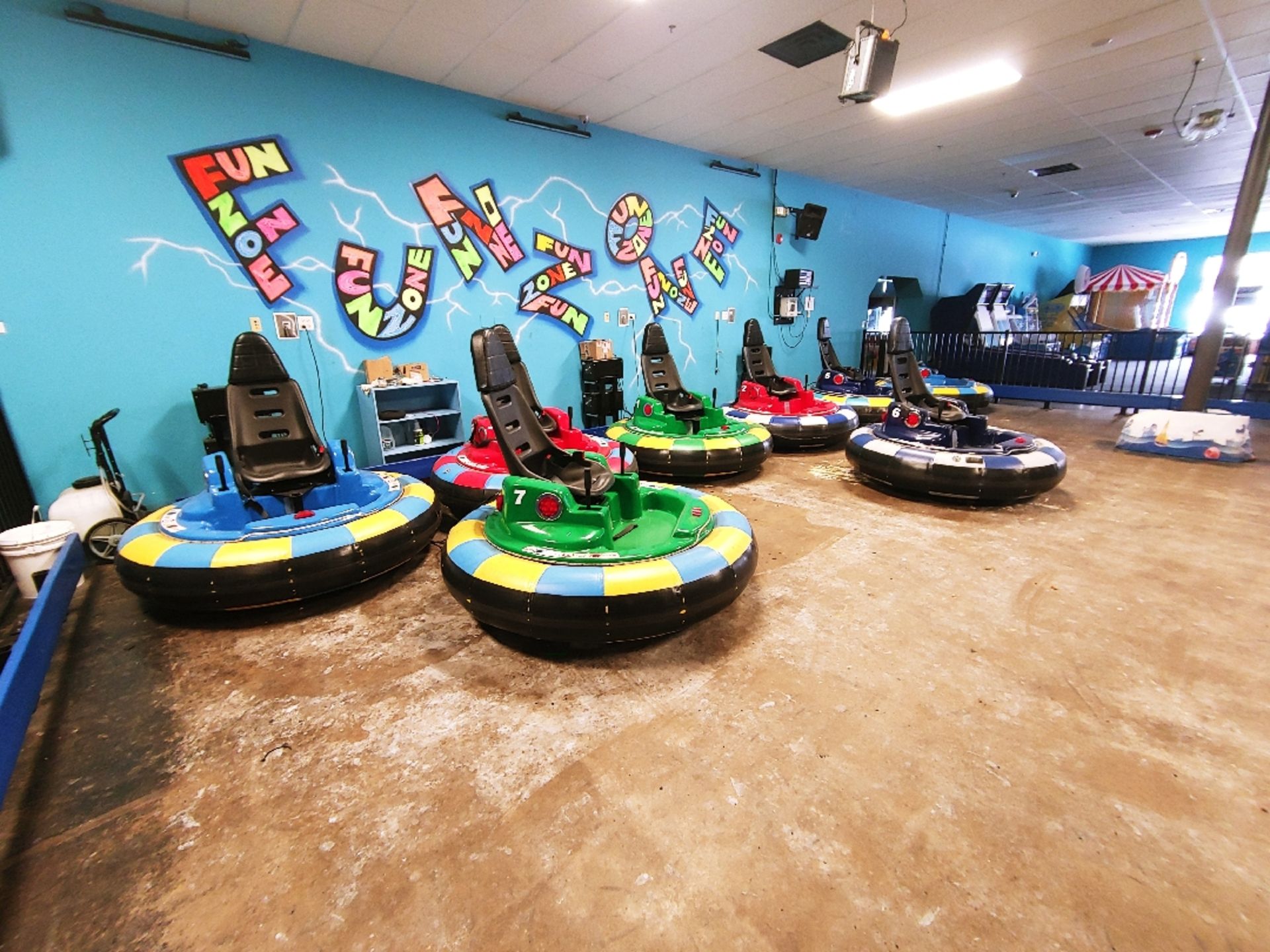 AMUSEMENT PRODUCTS LLC SPIN ZONE BUMPER CARS DESIGNED FOR AGES FIVE YEARS AND OLDER TO DRIVE, A PAS - Image 4 of 30