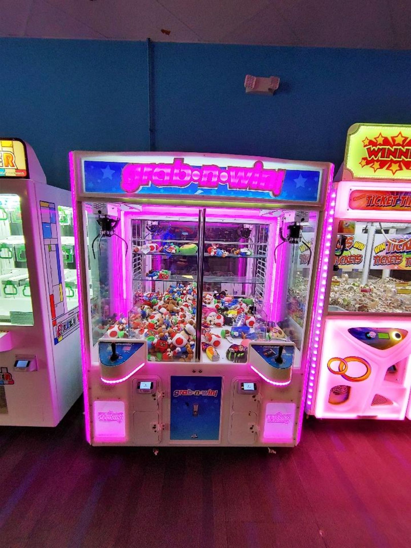 ICE GRAB-N-WIN PRIZE ARCADE GAME