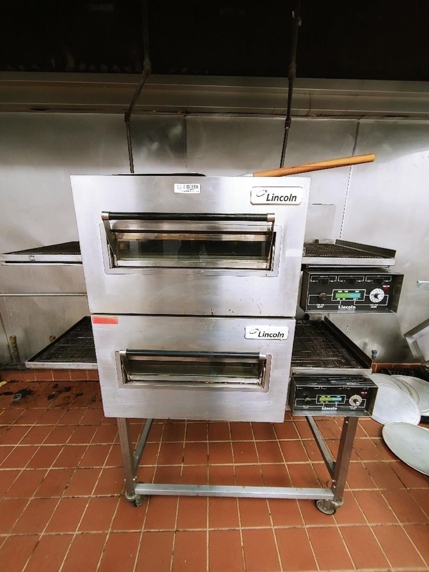 LINCOLN FOODSERVICE PRODUCTS INC. DUAL CONVEYOR PIZZA OVEN WITH DIGITAL CONTROL PANELS, MODEL 1162-0