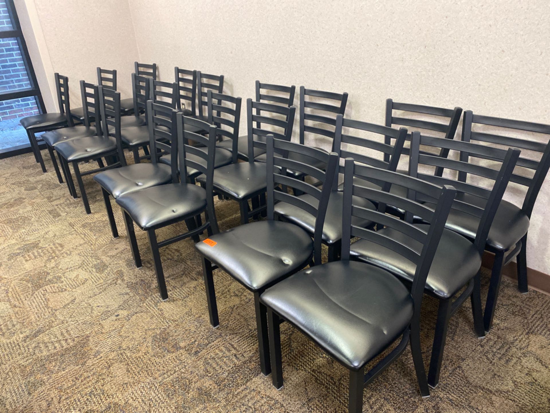 LOT OF 18 CAFETERIA CHAIRS