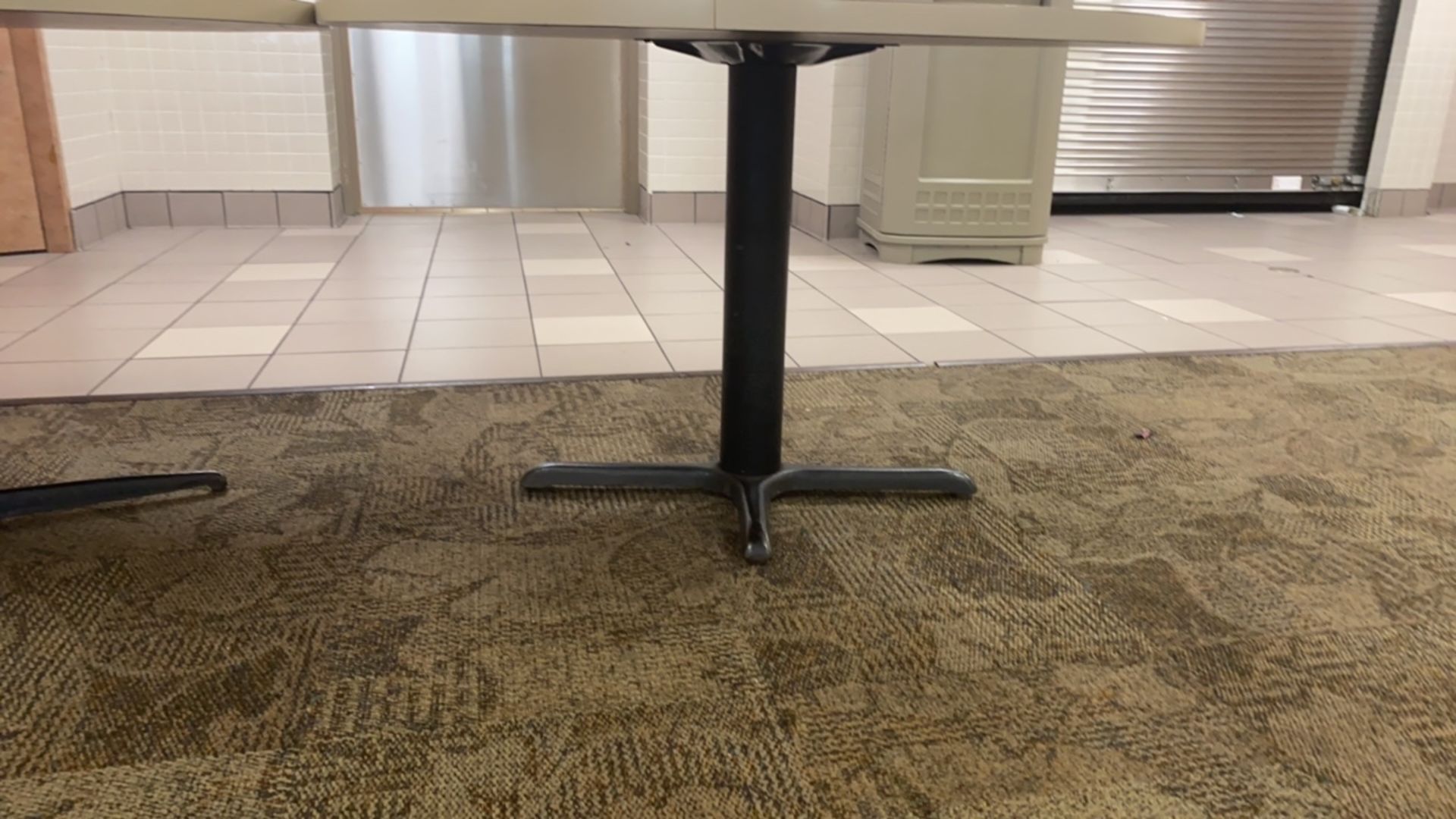 LOT OF 2 CIRCULAR CAFETERIA TABLES - Image 3 of 3