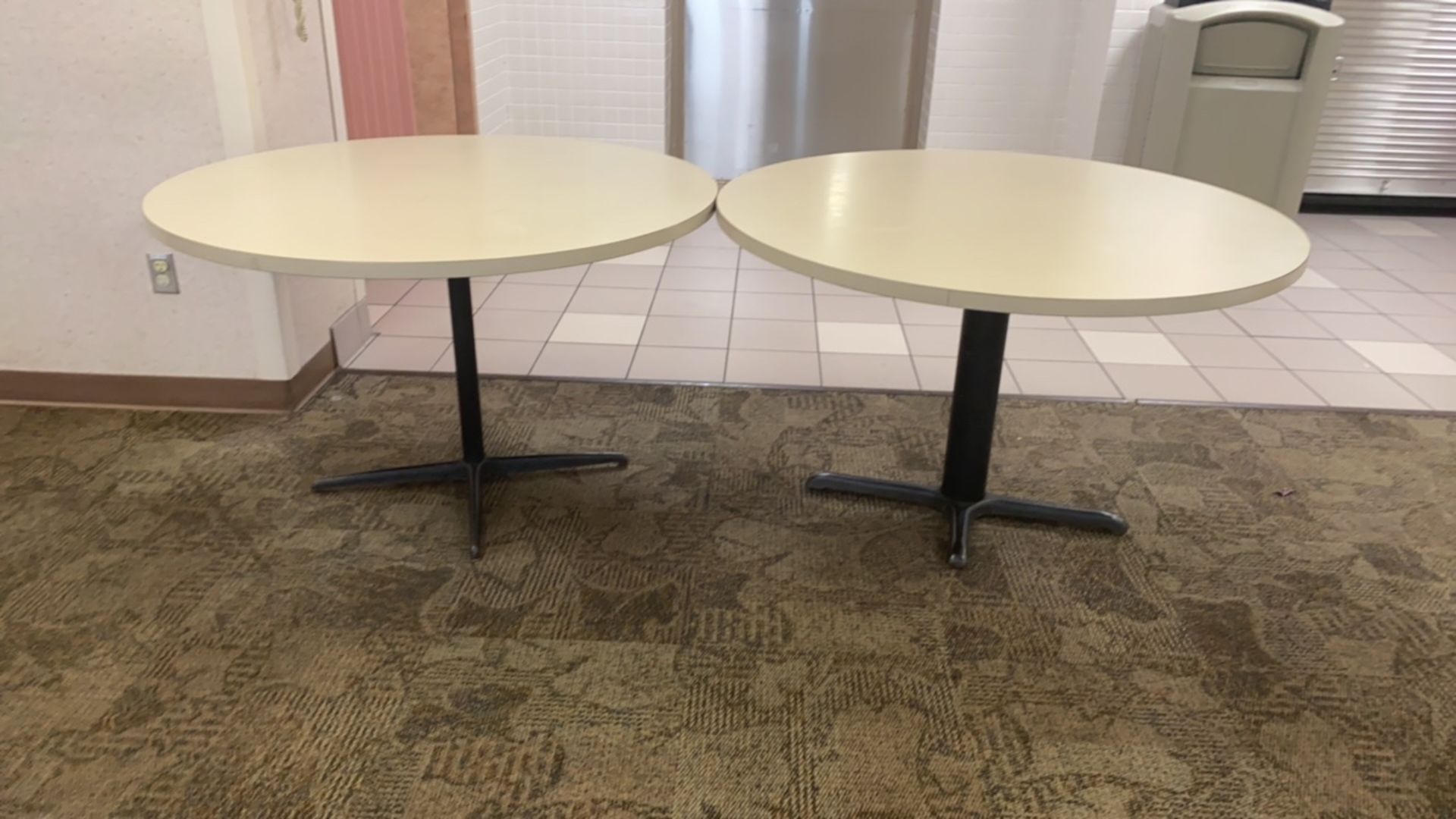 LOT OF 2 CIRCULAR CAFETERIA TABLES - Image 2 of 3