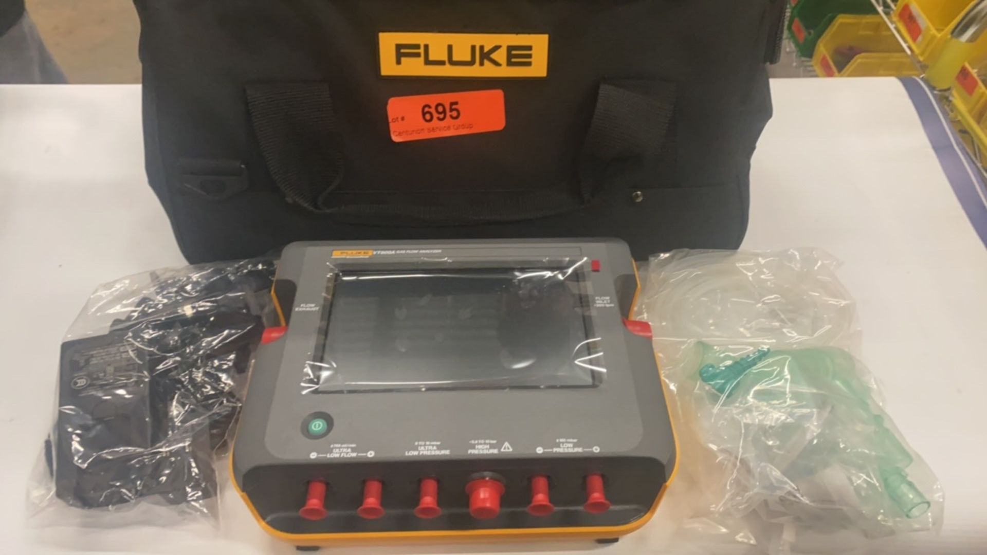 FLUKE VT900A GAS FLOW ANALYZER WITH BAG (NEW)