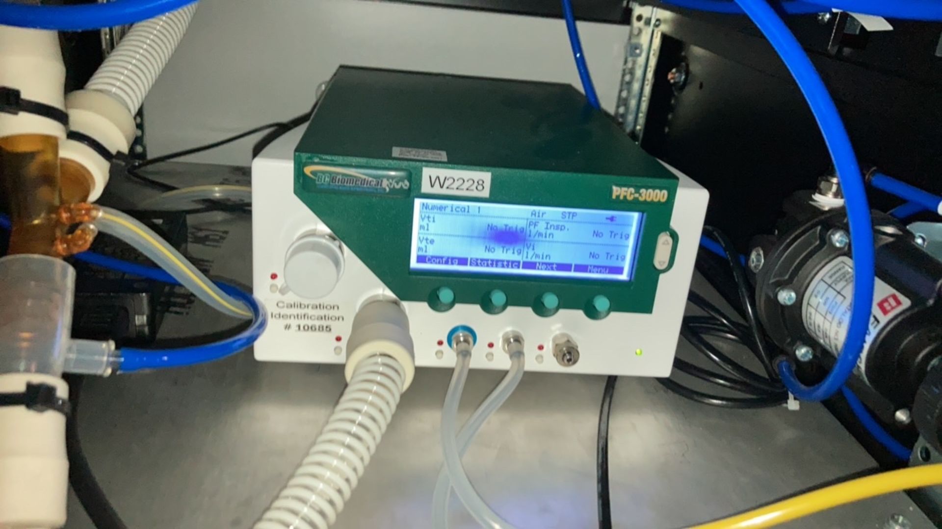 PRO CUSTOM 26973-001 FUNCTIONAL TEST STATION WITH 700 SERIES PARAMAGNETIC OXYGEN ANALYZER - Image 12 of 13