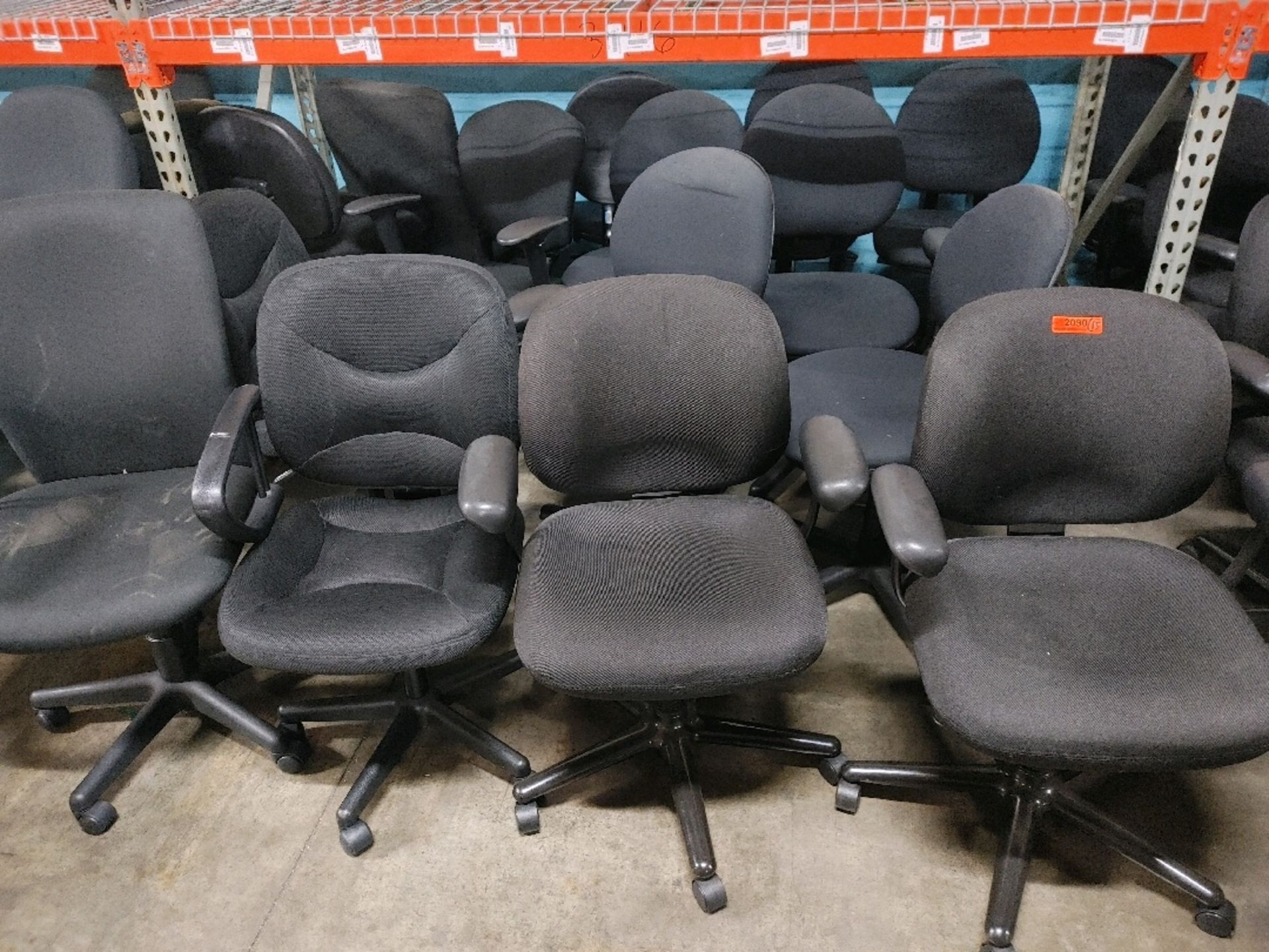 VARIOUS TASK OFFICE CHAIRS ON WHEELS QTY: 15, LOCATED: 3821 N. FRATNEY STREET MILWAUKEE, WI 53212