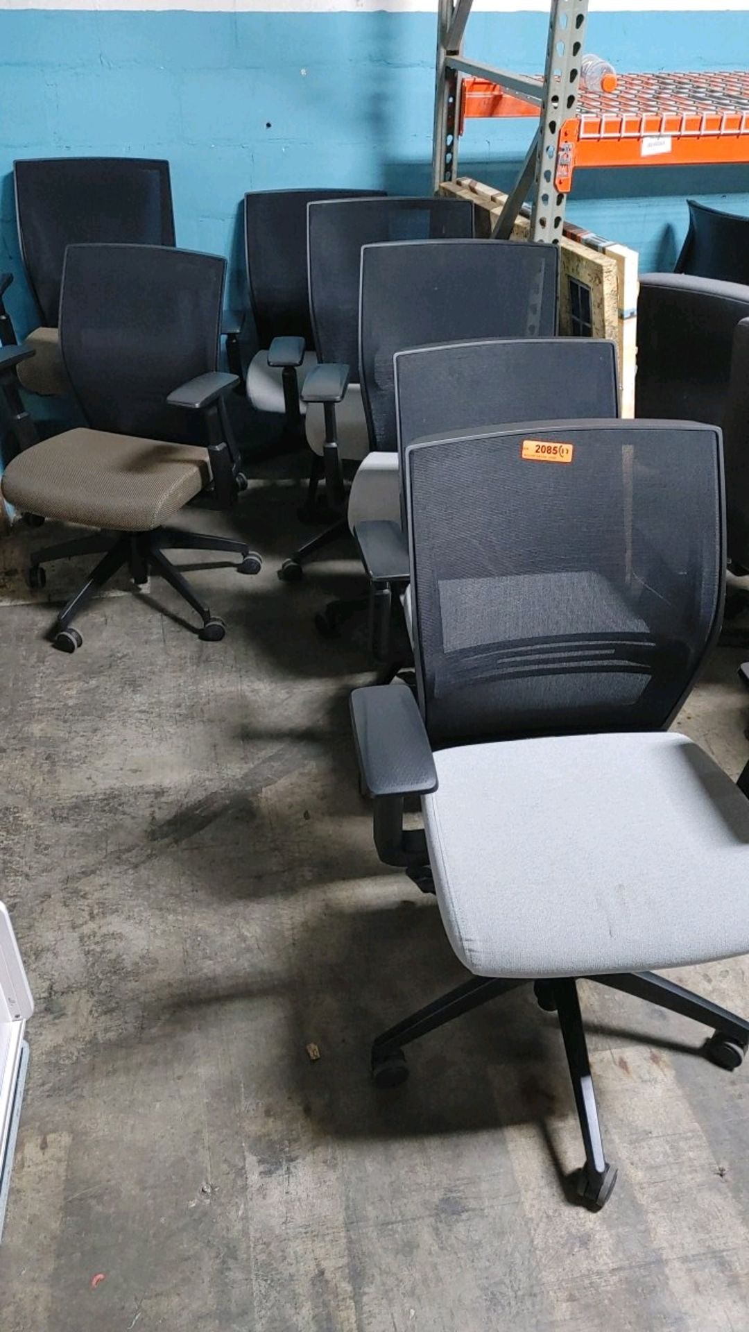 VARIOUS TASK OFFICE CHAIRS ON WHEELS QTY: 17, LOCATED: 3821 N. FRATNEY STREET MILWAUKEE, WI 53212