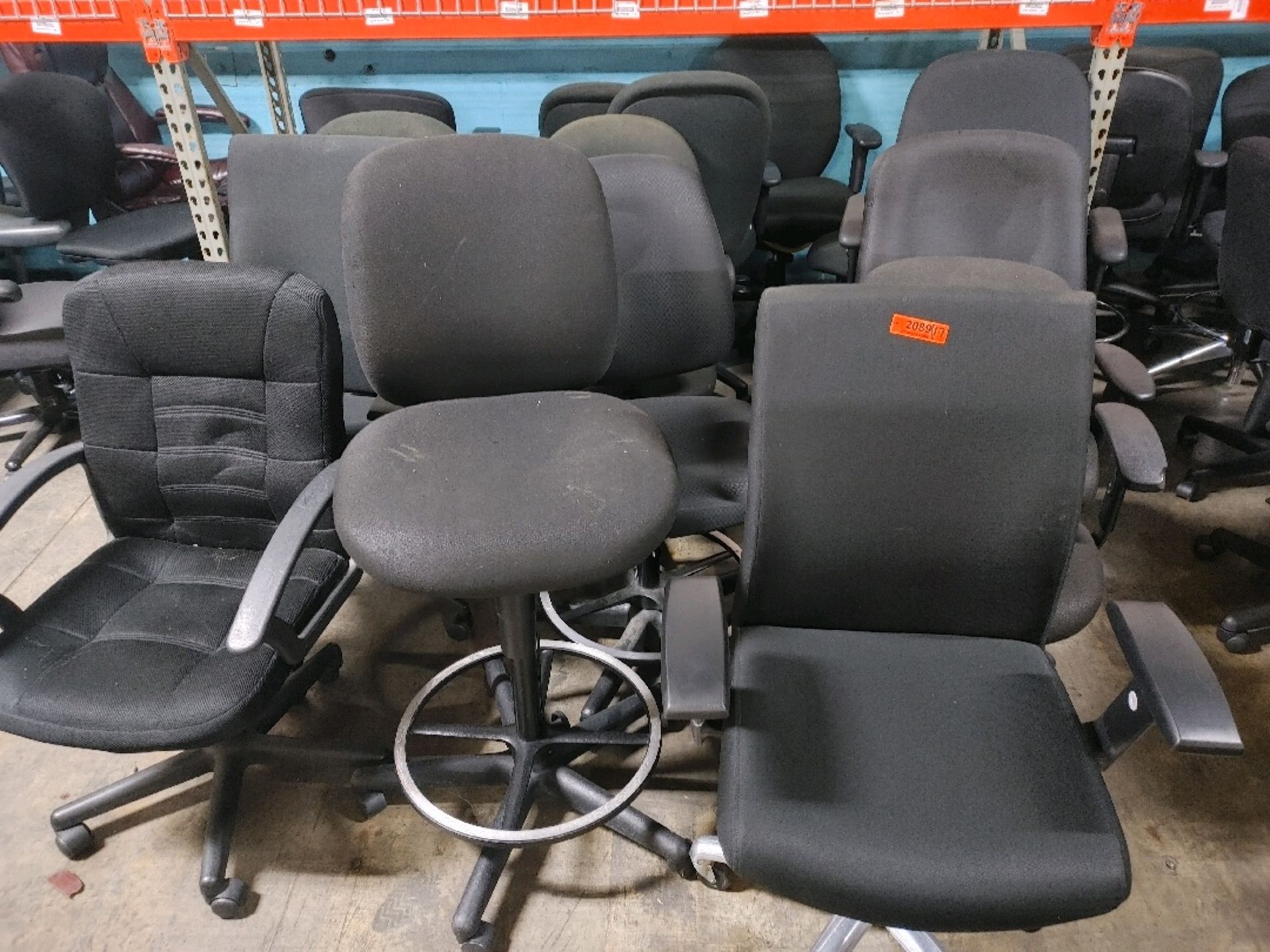 VARIOUS TASK OFFICE CHAIRS ON WHEELS QTY: 17, LOCATED: 3821 N. FRATNEY STREET MILWAUKEE, WI 53212