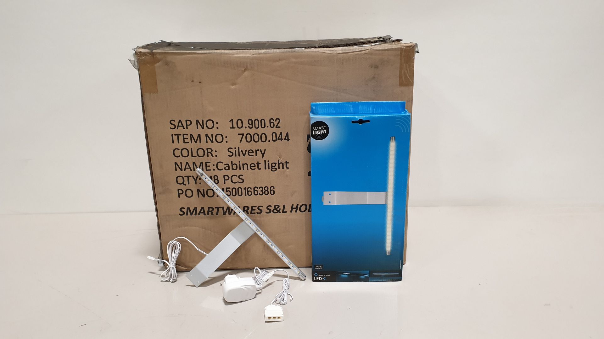 32 X BRAND NEW BOXED SMARTWARES LED SILVERY TOP CABINET LIGHT (TOTAL RRP £960.00) - IN ONE BOX
