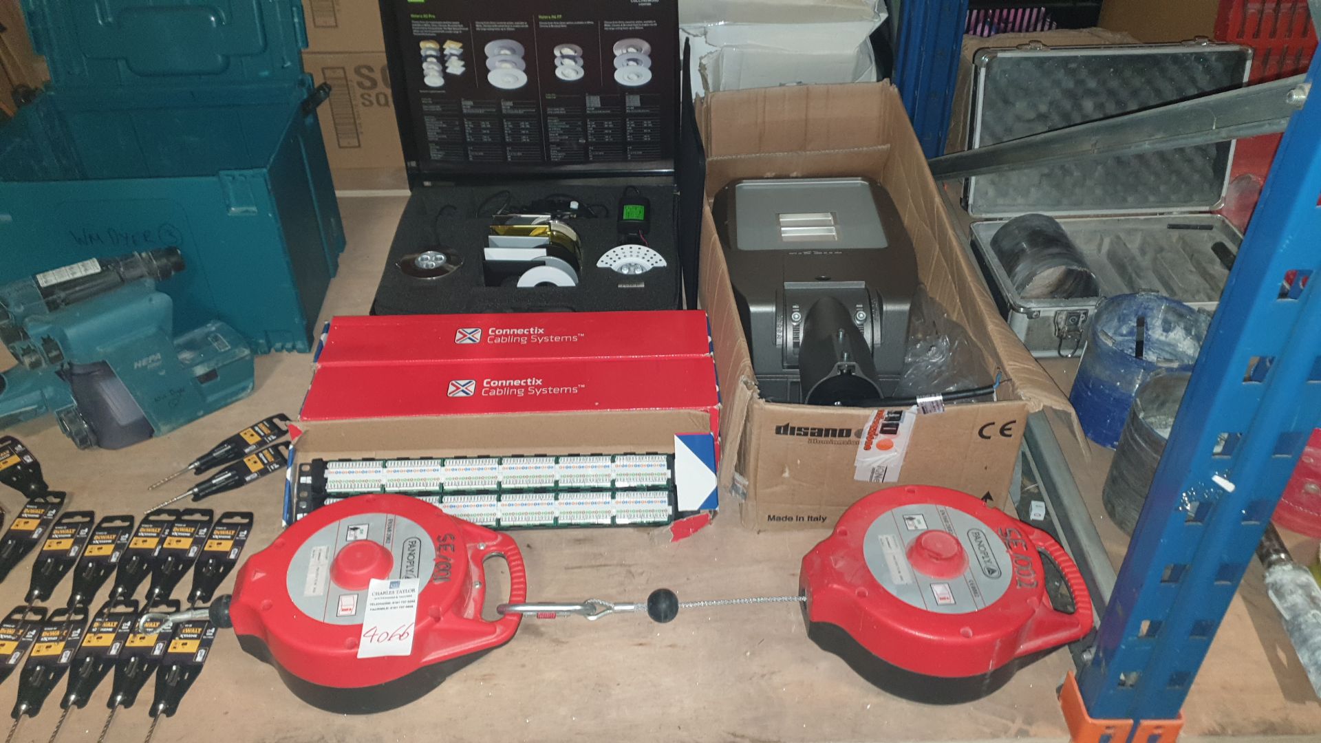 MIXED TRADE LOT CONTAINING 2 X PANOPLY LARGE METAL CABLE TETHER, 2 X CONNECTIX CABLING SYSTEMS,