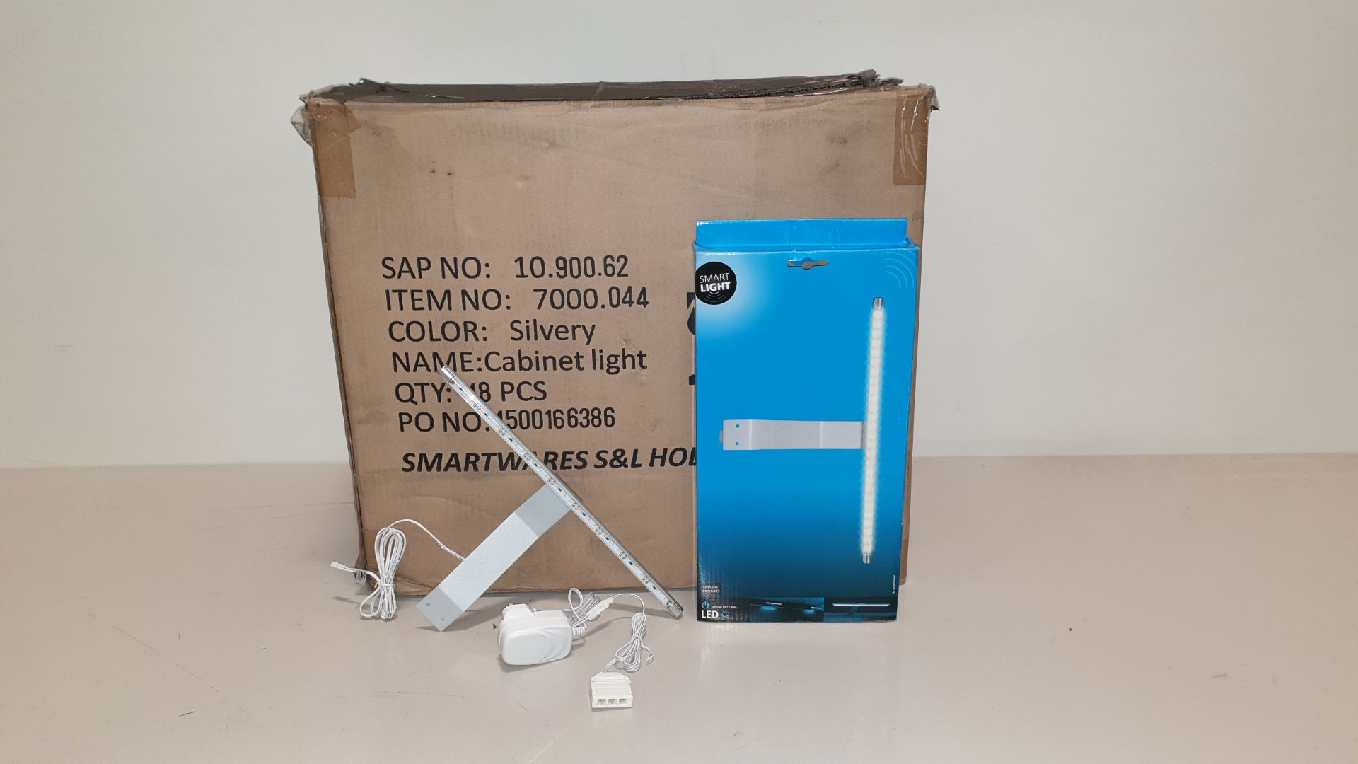 32 X BRAND NEW BOXED SMARTWARES LED SILVERY TOP CABINET LIGHT (TOTAL RRP £960.00) - IN ONE BOX